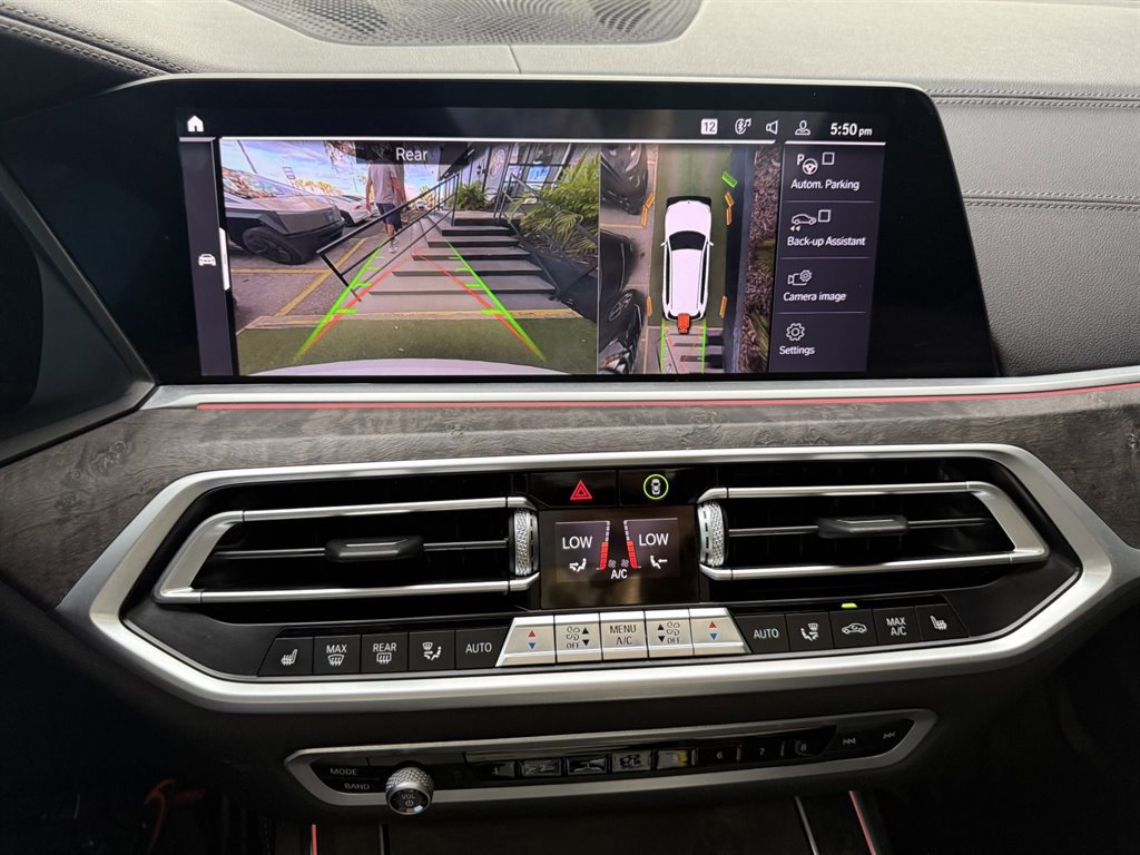 Used 2020 BMW X7 M50i w/ Executive Package image 34