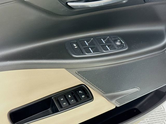 Used 2017 Jaguar XE Premium image 18