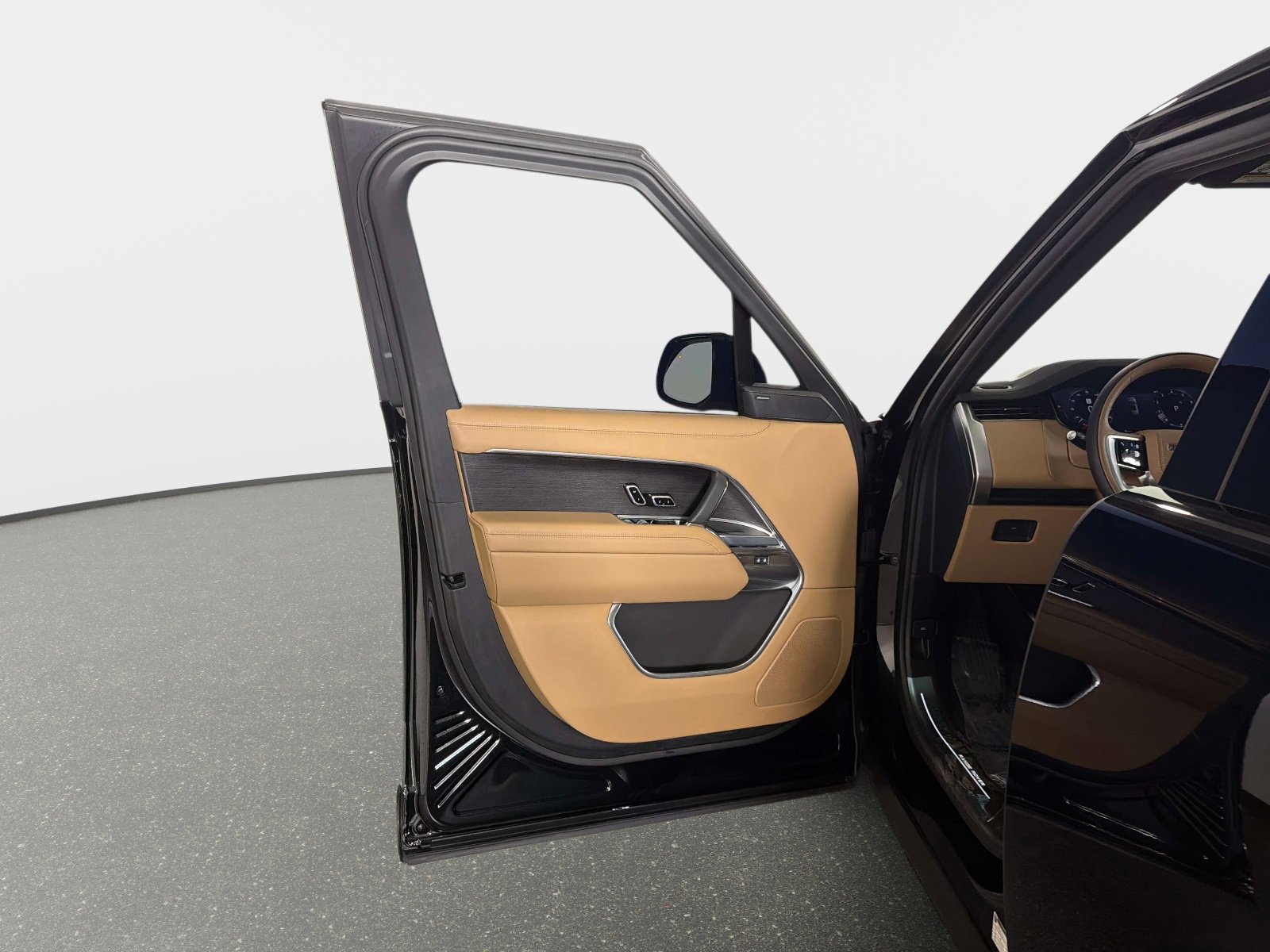 Used 2025 Land Rover Range Rover Long Wheelbase SE image 36