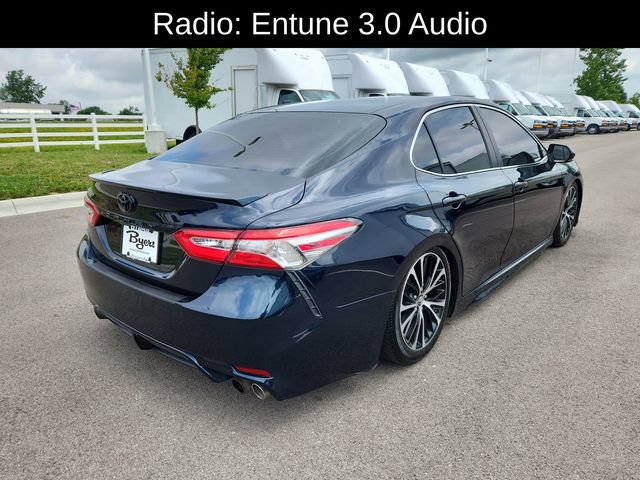 Used 2018 Toyota Camry SE w/ Moonroof Package FWD image 9