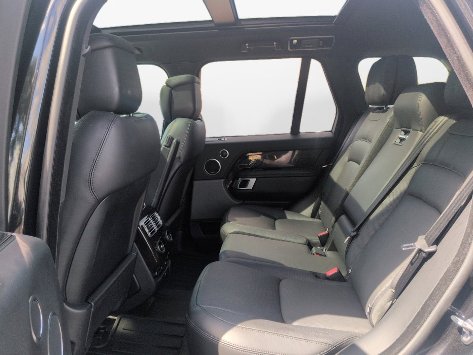 Used 2019 Land Rover Range Rover HSE image 13