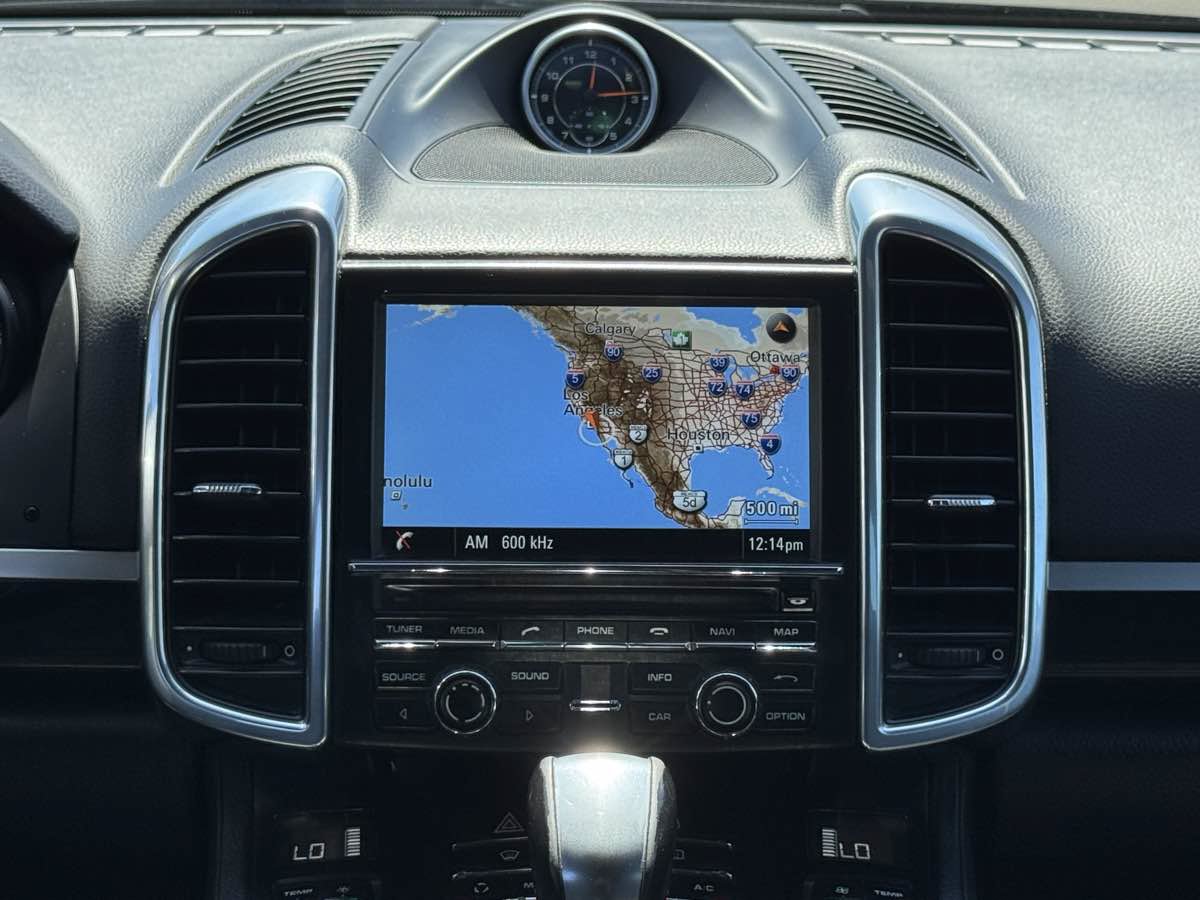 Used 2013 Porsche Cayenne Diesel AWD/4WD image 25