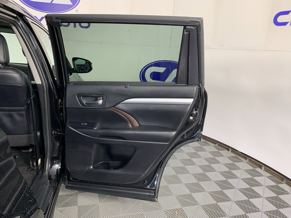 Used 2019 Toyota Highlander XLE image 39