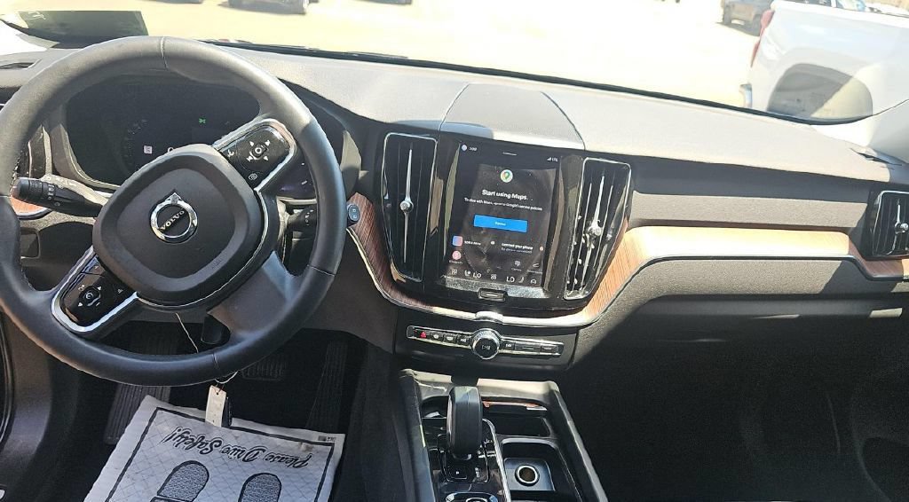 Used 2023 Volvo XC60 B5 Plus AWD/4WD image 2