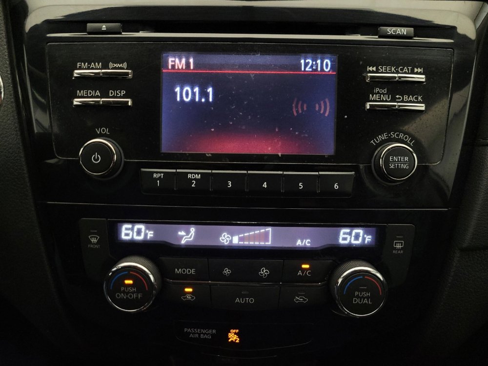 Used 2017 Nissan Rogue SV image 25