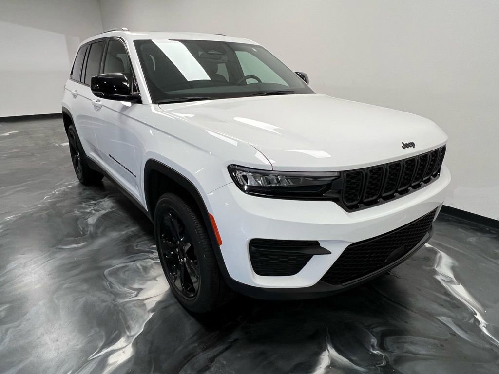 Used 2024 Jeep Grand Cherokee Altitude image 17