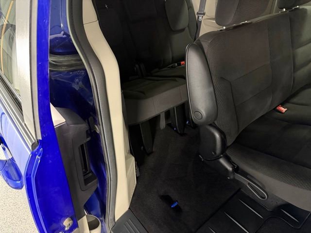 Used 2018 Dodge Grand Caravan SE w/ UConnect Hands-Free Group image 9