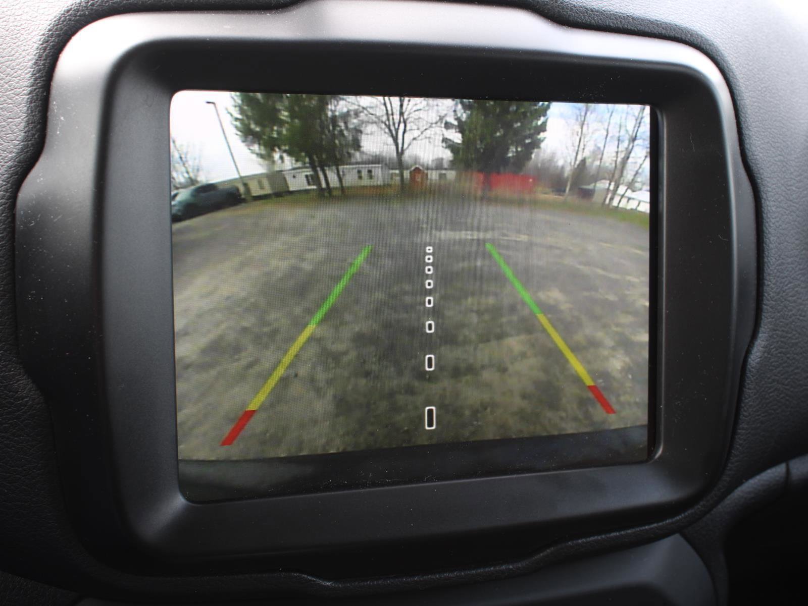 Used 2023 Jeep Renegade Latitude AWD/4WD image 12