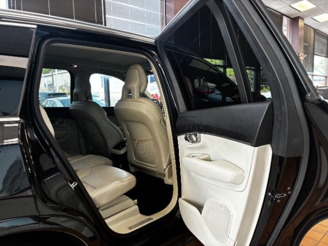 Used 2020 Volvo XC90 T5 Momentum w/ Protection Package Premier FWD image 32