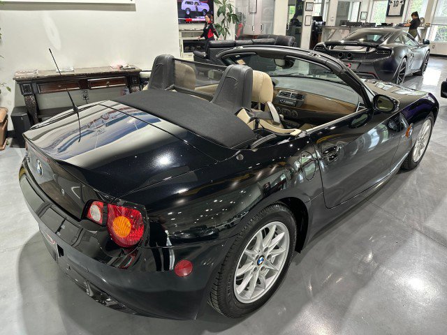 Used 2003 BMW Z4 2.5i RWD image 2
