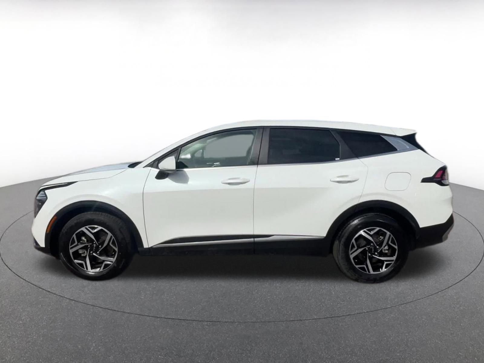 Used 2025 Kia Sportage LX FWD image 9