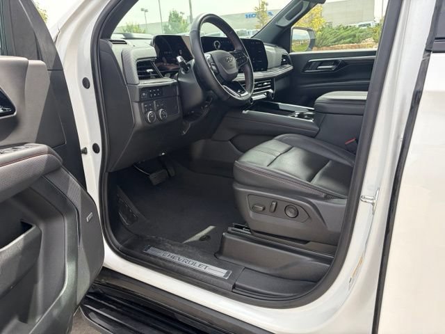 Used 2025 Chevrolet Suburban RST w/ Comfort Package AWD/4WD image 17