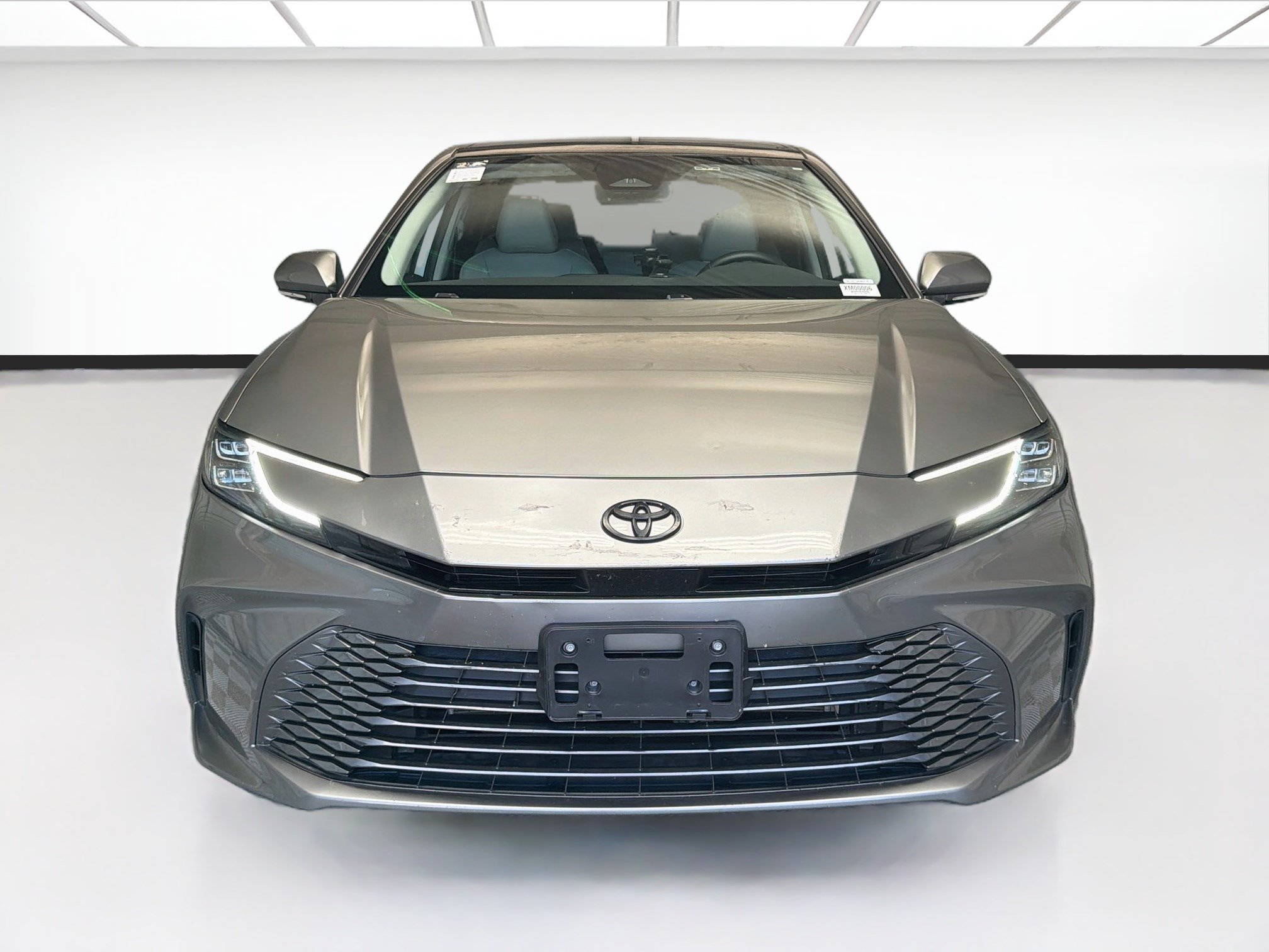 Used 2025 Toyota Camry XLE FWD image 2