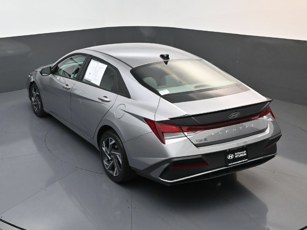 Used 2025 Hyundai Elantra Sport FWD image 19