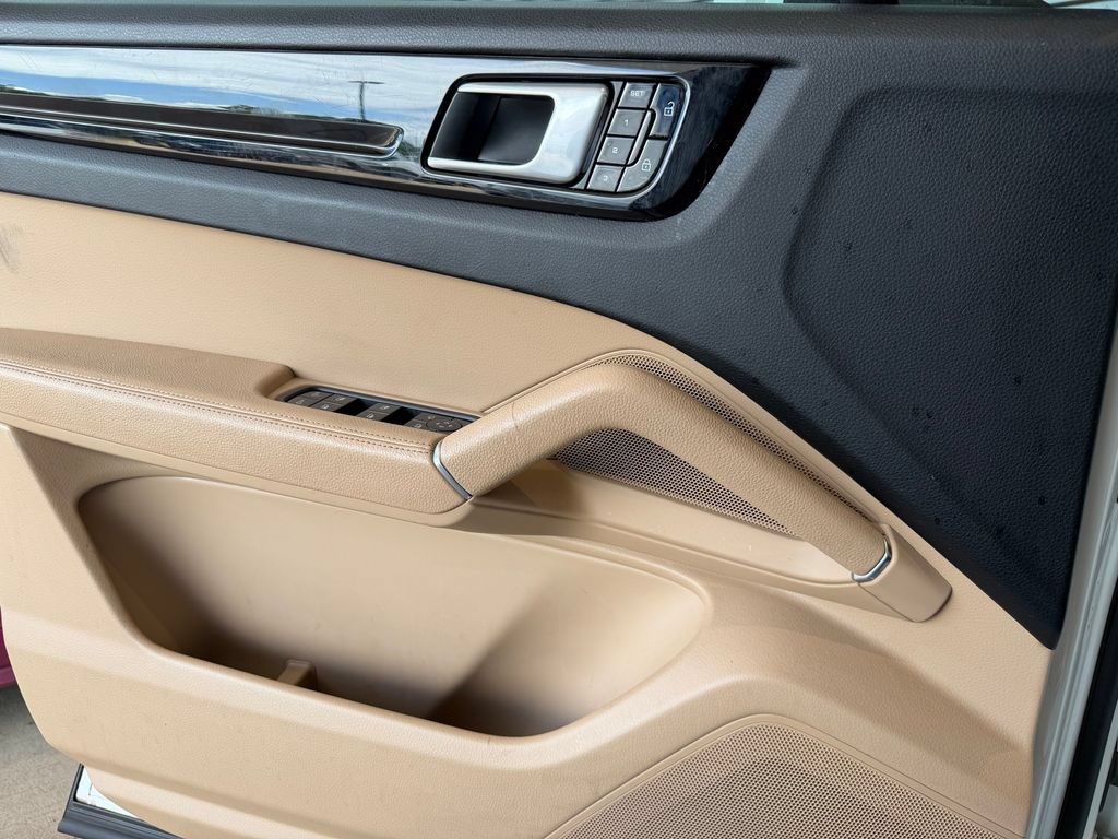 Certified 2020 Porsche Cayenne AWD/4WD image 26