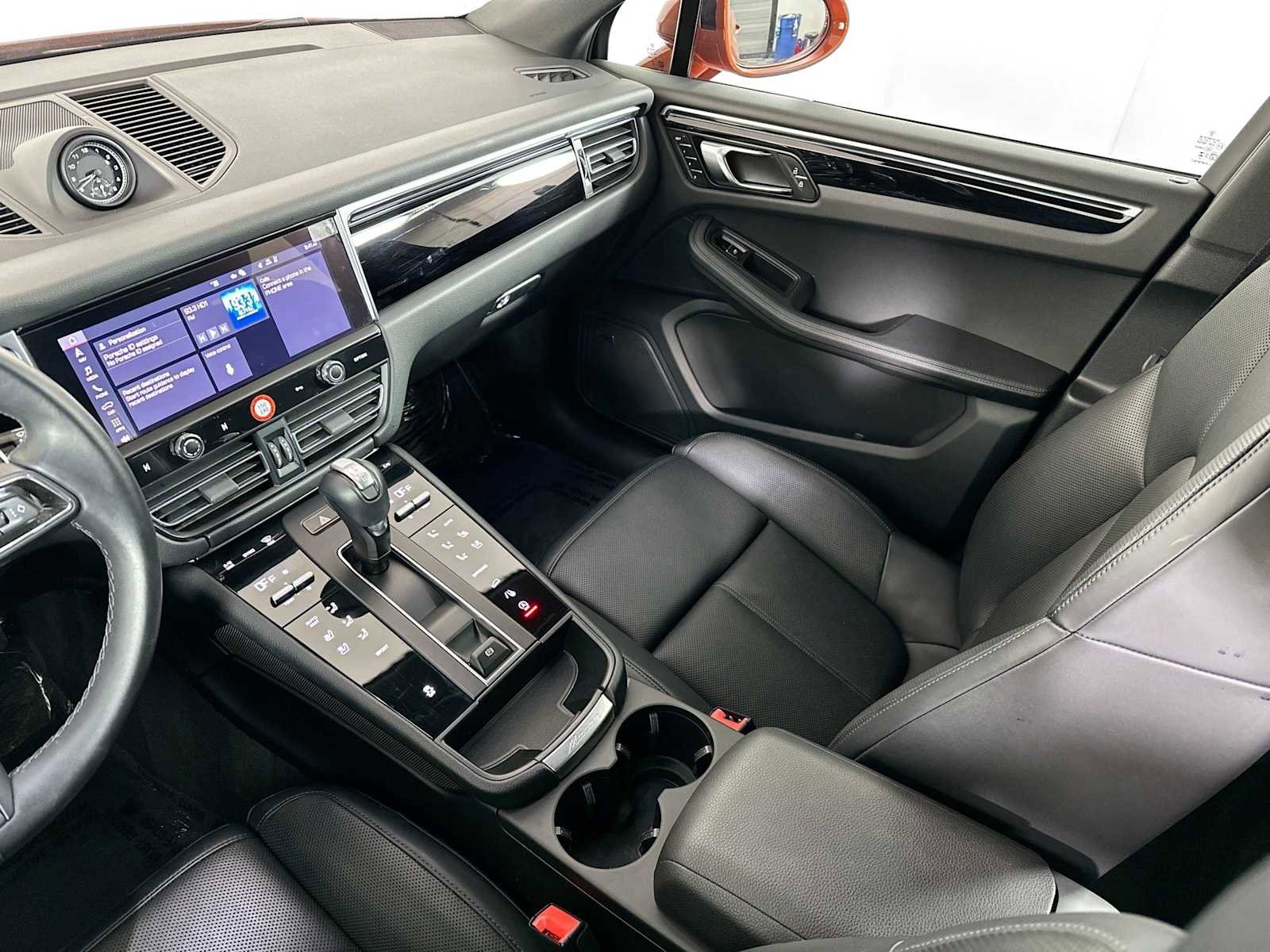 Certified 2024 Porsche Macan AWD/4WD image 23