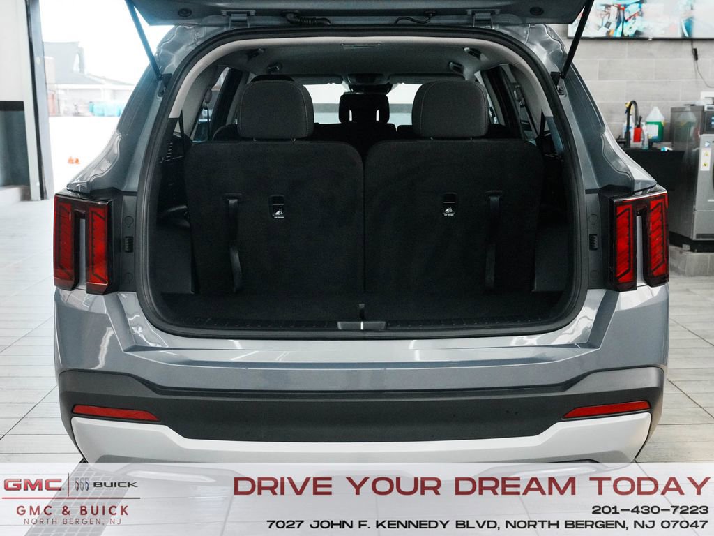 Used 2025 Kia Sorento LX image 43
