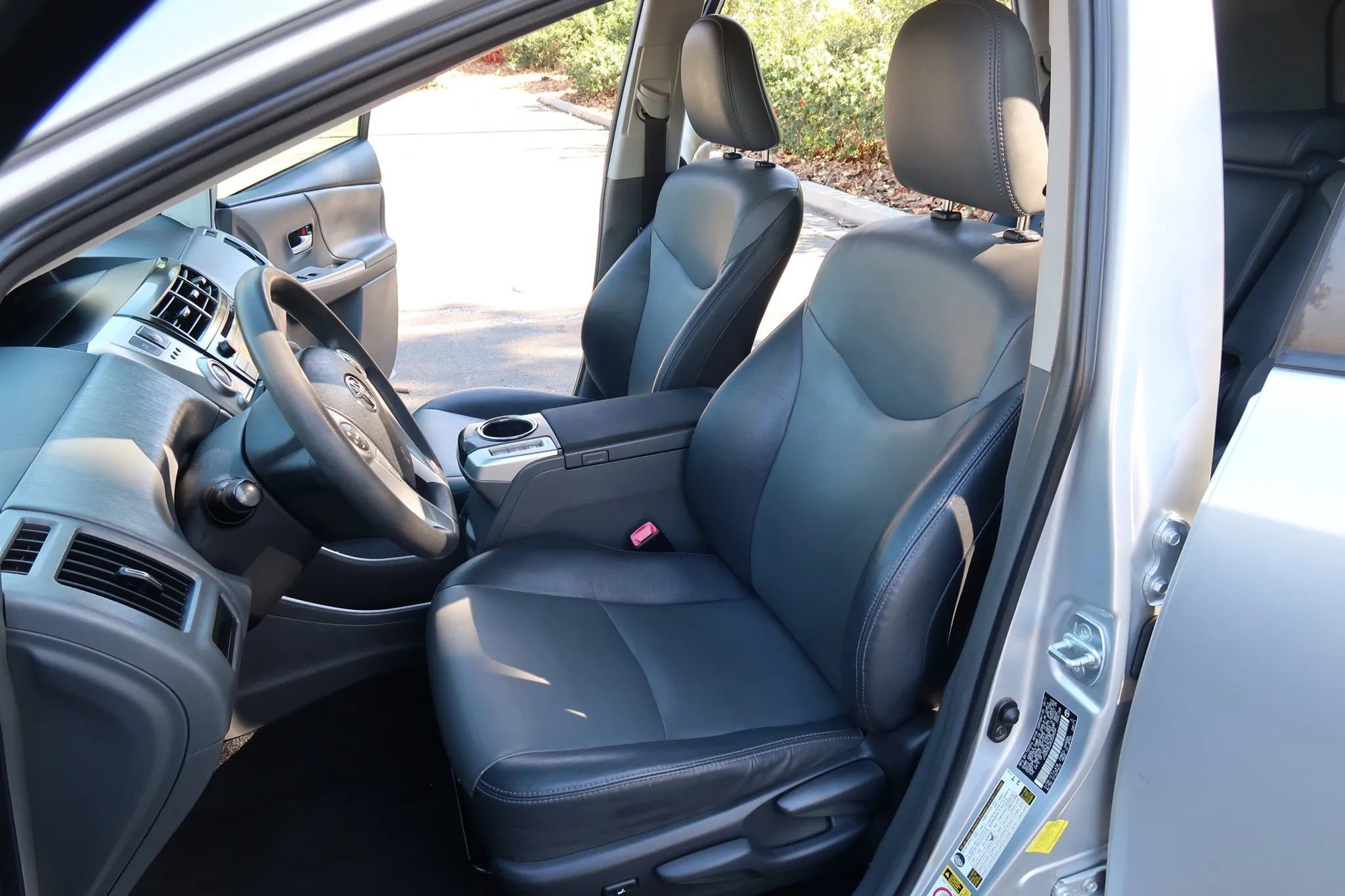 Used 2012 Toyota Prius V Five w/ Preferred Accessory Pkg FWD image 17