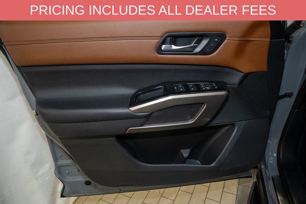 Used 2023 Nissan Pathfinder Platinum w/ Lighting Package (N93) AWD/4WD image 15