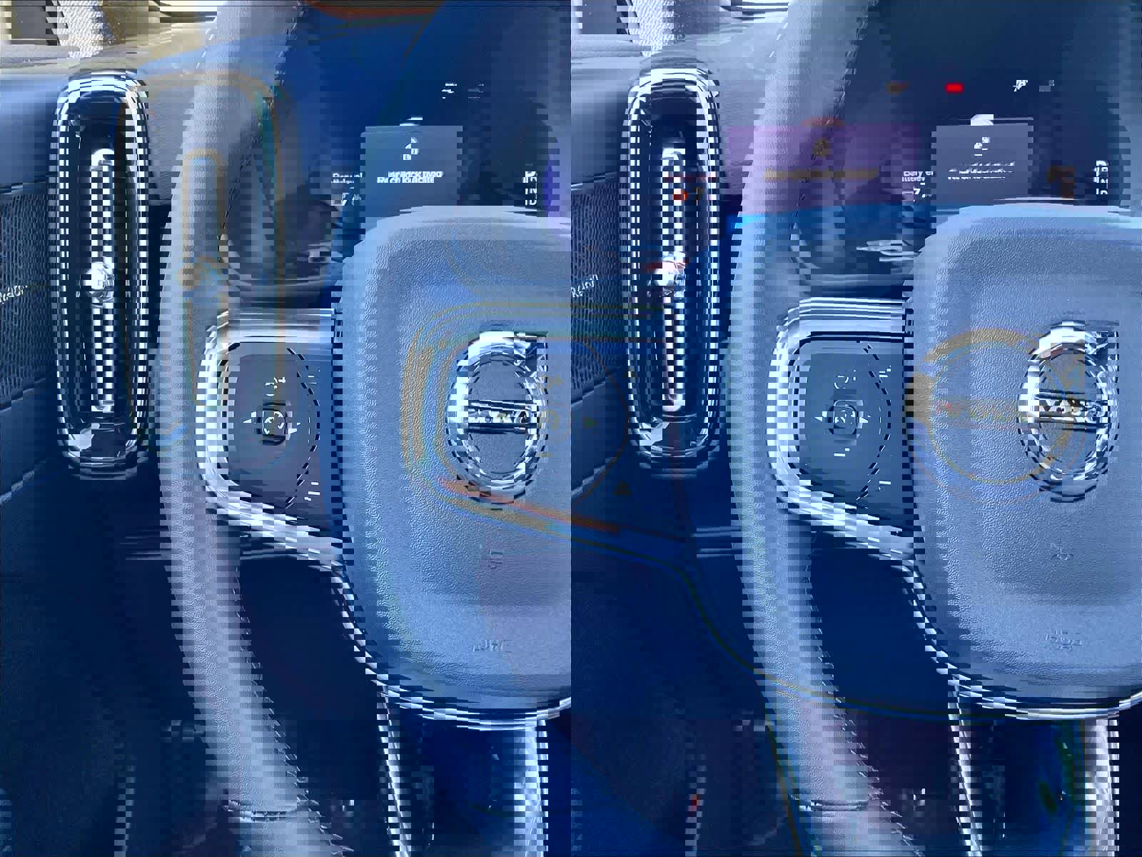 Used 2023 Volvo XC40 Recharge Ultimate w/ Protection Package Premier image 21