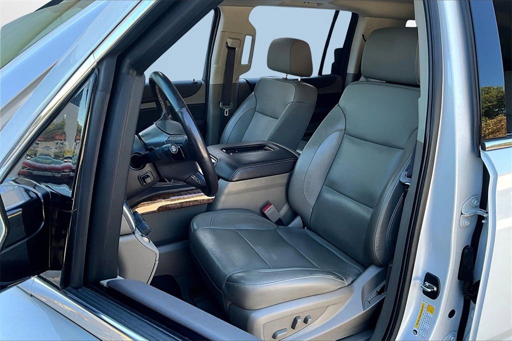 Used 2020 Chevrolet Suburban Premier image 20
