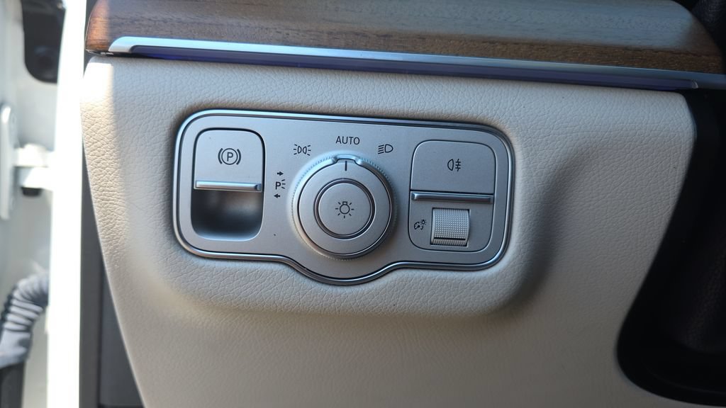 Used 2021 Mercedes-Benz GLS 580 4MATIC image 13
