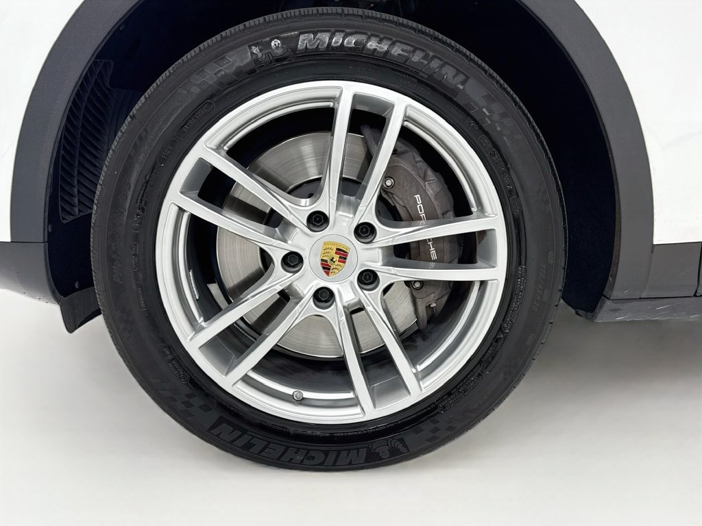 Certified 2023 Porsche Cayenne AWD/4WD image 11