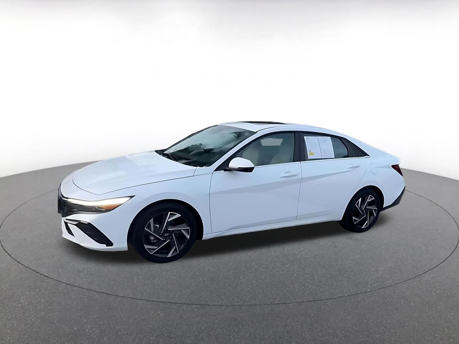 Used 2025 Hyundai Elantra Limited image 9