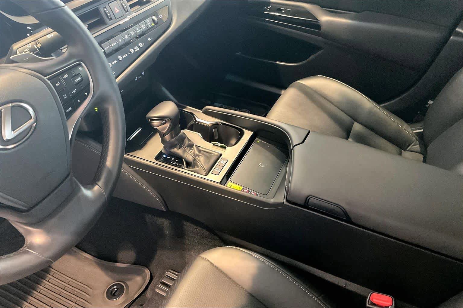 Used 2025 Lexus ES 300h F Sport w/ Accessory Package (Z1) FWD image 16
