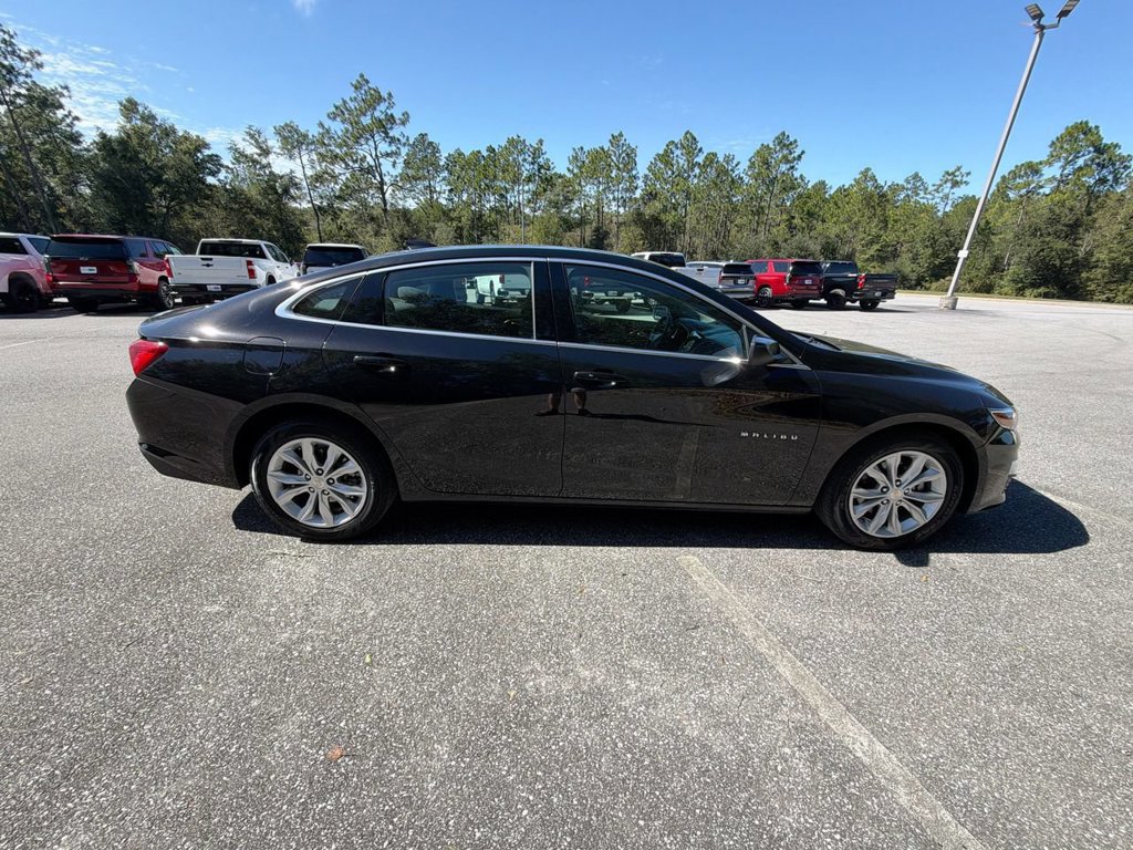 Used 2025 Chevrolet Malibu LT FWD image 3