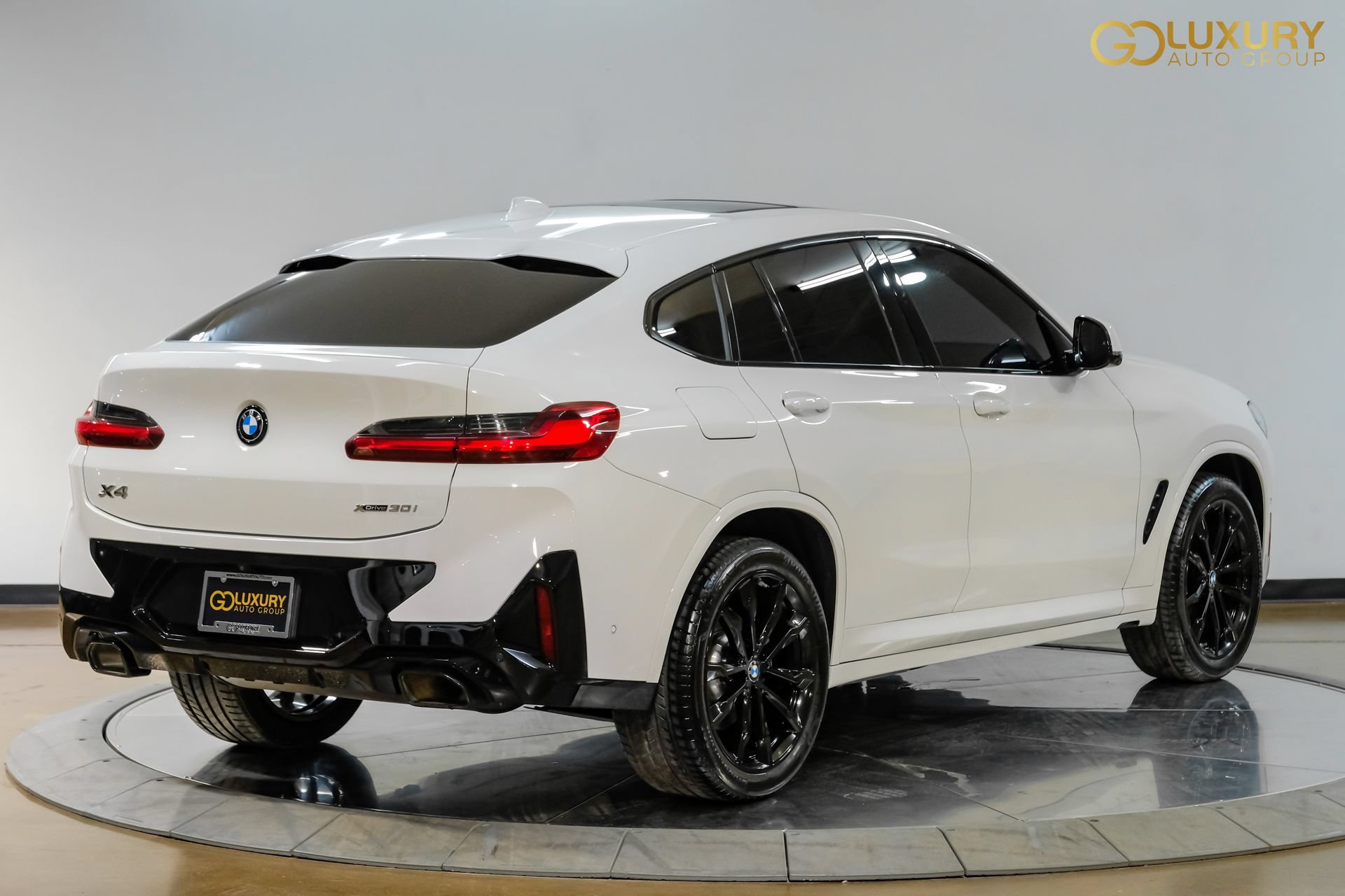 Used 2025 BMW X4 xDrive30i w/ Premium Package AWD/4WD image 10