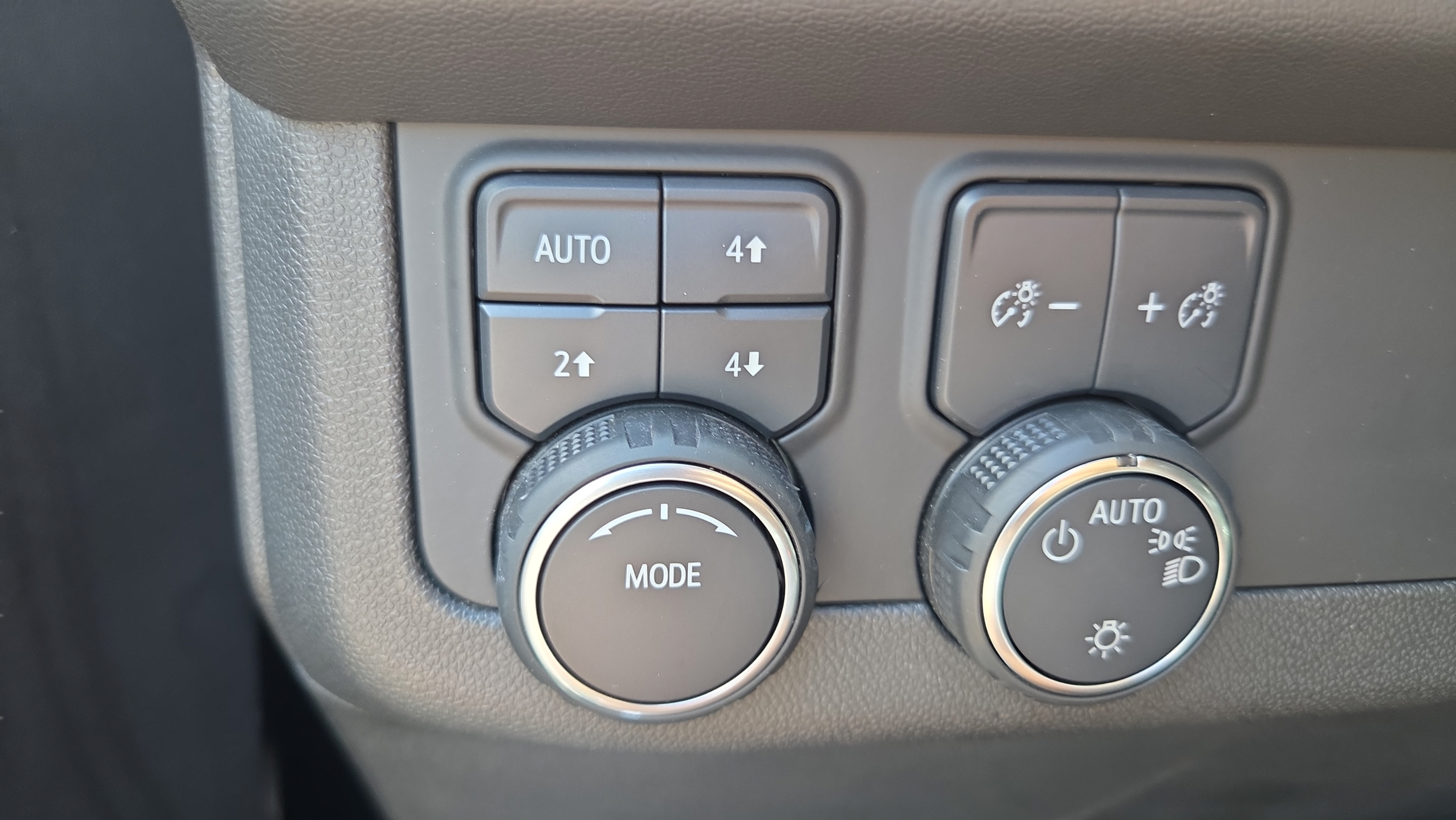 Certified 2023 Chevrolet Suburban High Country AWD/4WD image 32