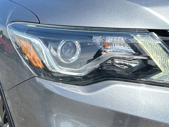Used 2017 Nissan Pathfinder SL AWD/4WD image 18