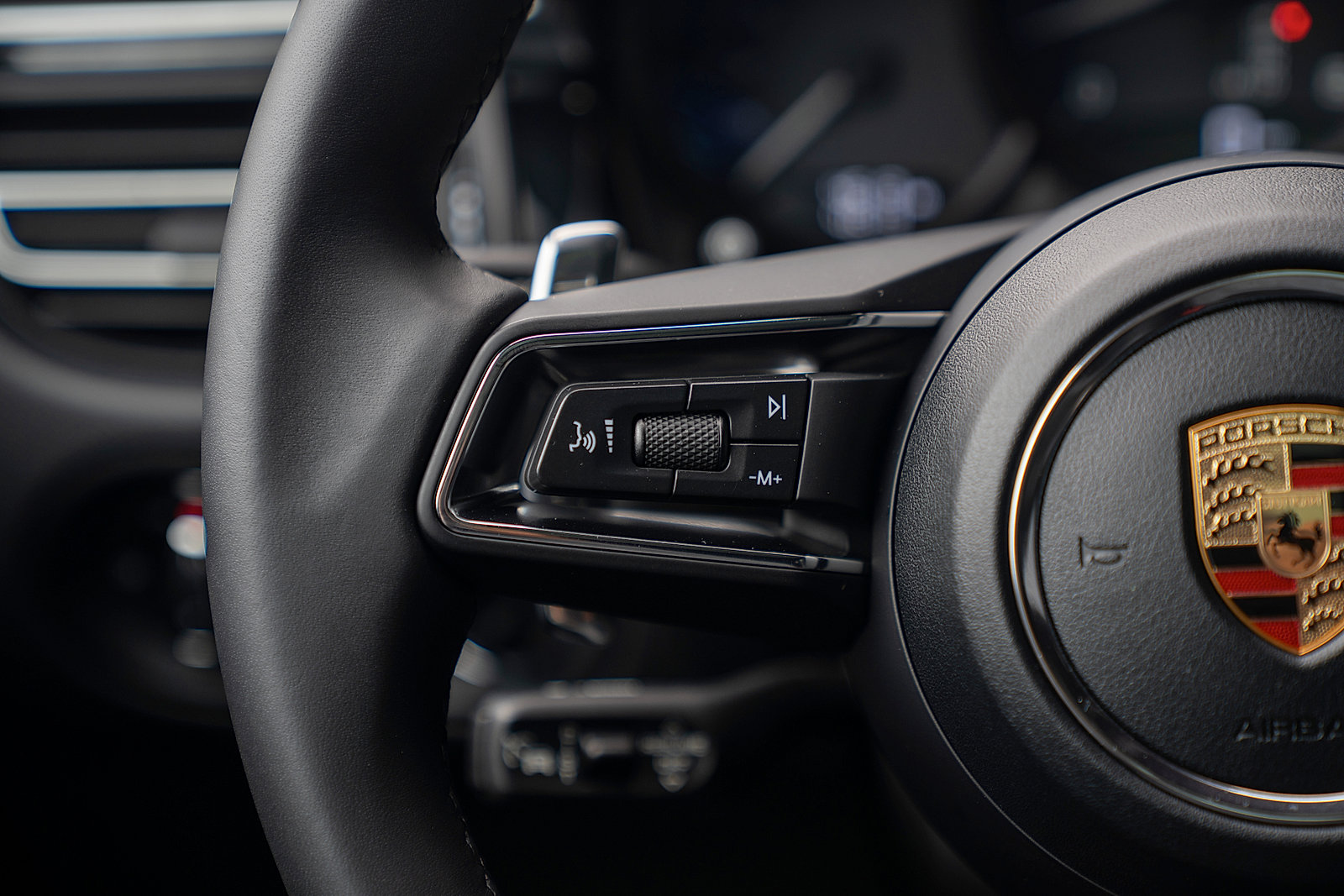 Certified 2026 Porsche Macan AWD/4WD image 7