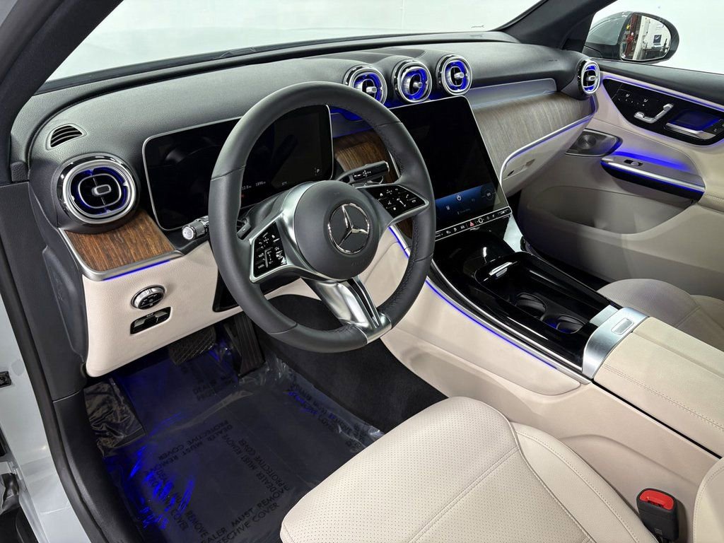 Used 2025 Mercedes-Benz GLC 350e 4MATIC w/ Driver Assistance Package image 9