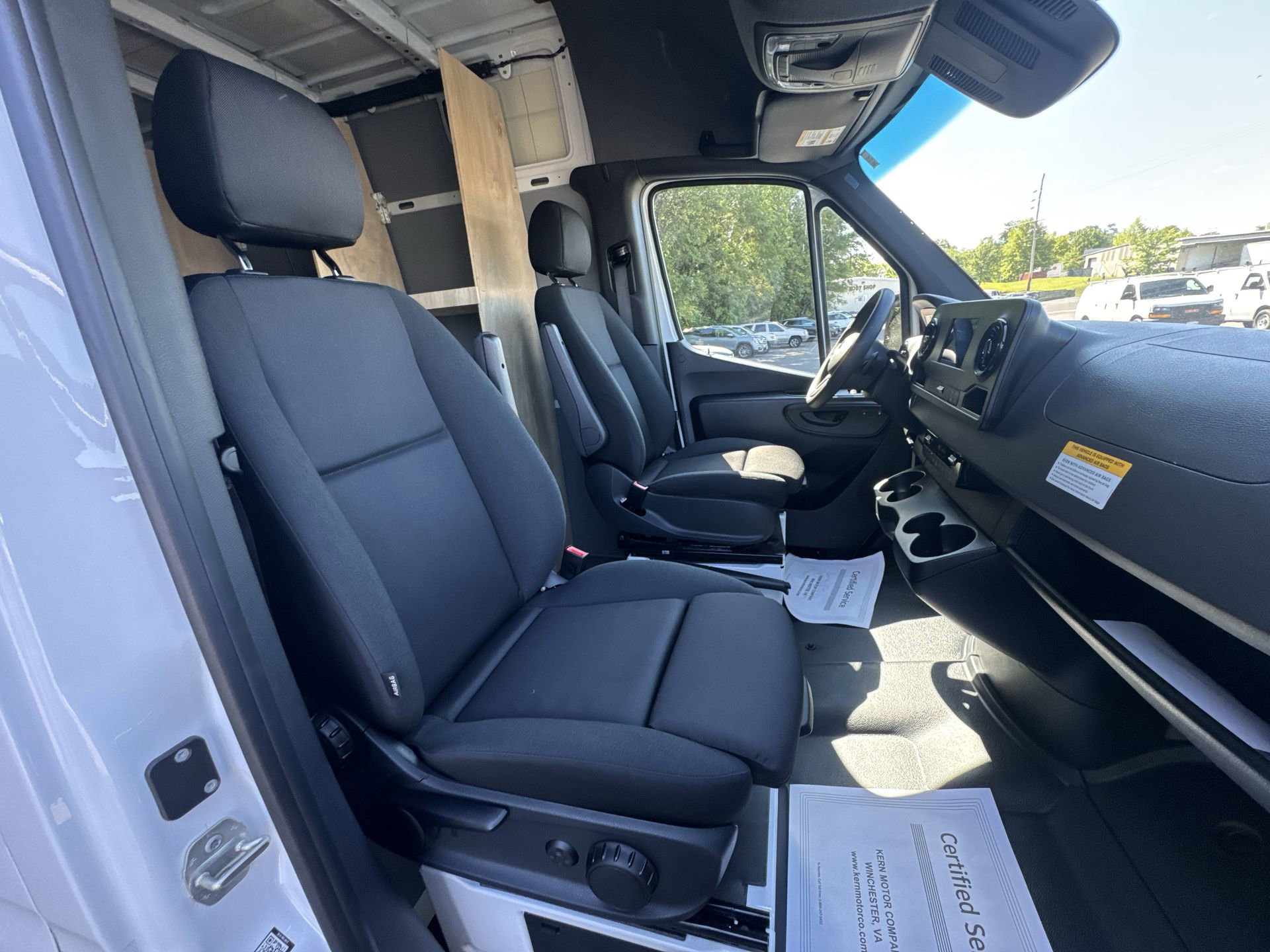 Used 2024 Mercedes-Benz Sprinter 2500 image 25