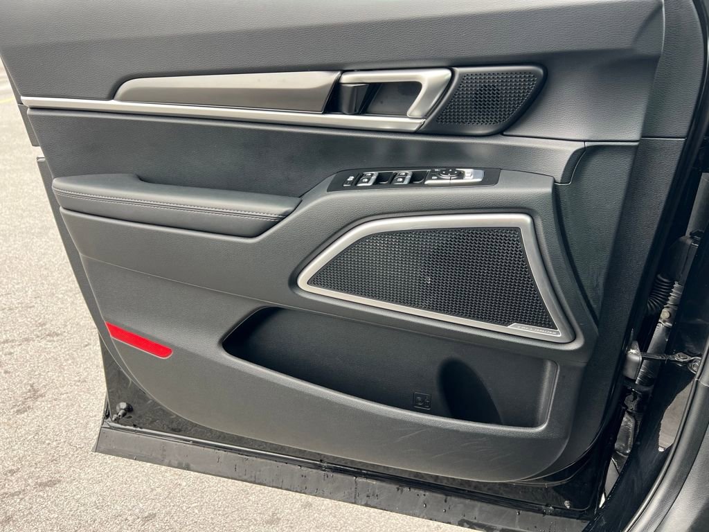 Used 2025 Kia Telluride S image 17