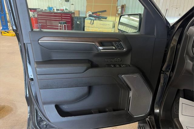 Used 2024 Chevrolet Silverado 1500 High Country w/ Technology Package image 19