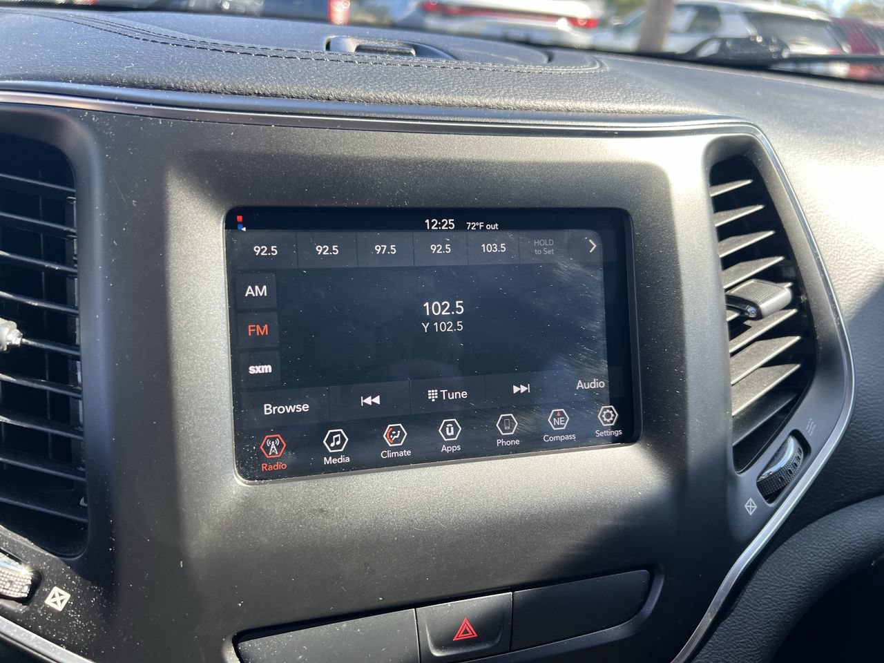 Used 2019 Jeep Cherokee Latitude w/ Popular Appearance Group FWD image 23