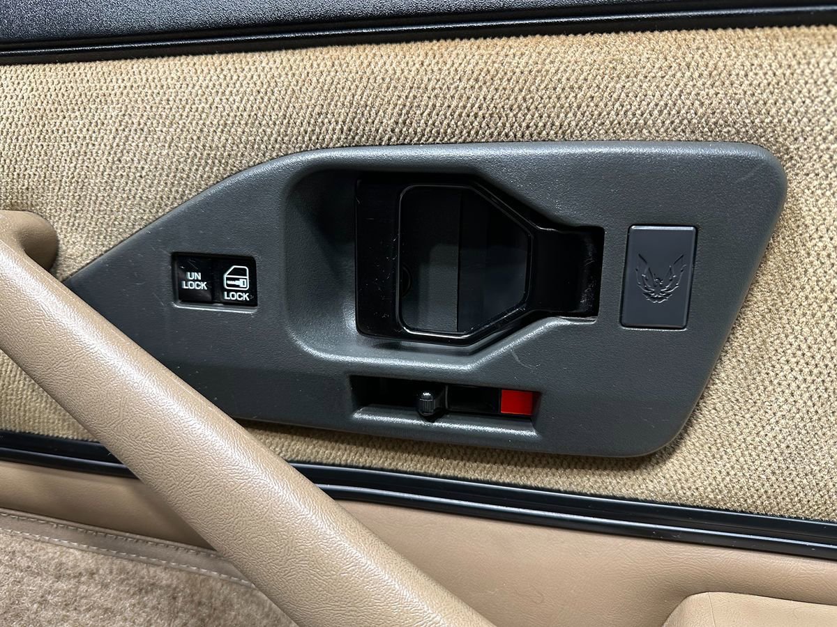 Used 1992 Pontiac Firebird Convertible RWD image 12