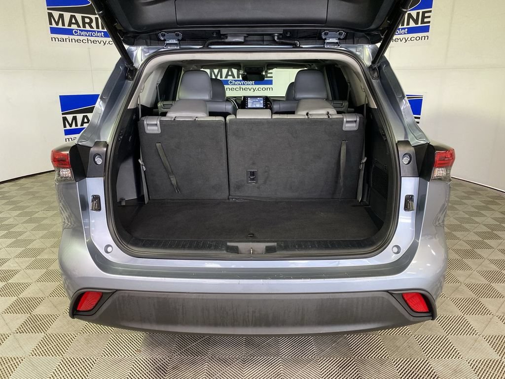 Used 2021 Toyota Highlander XLE FWD image 32