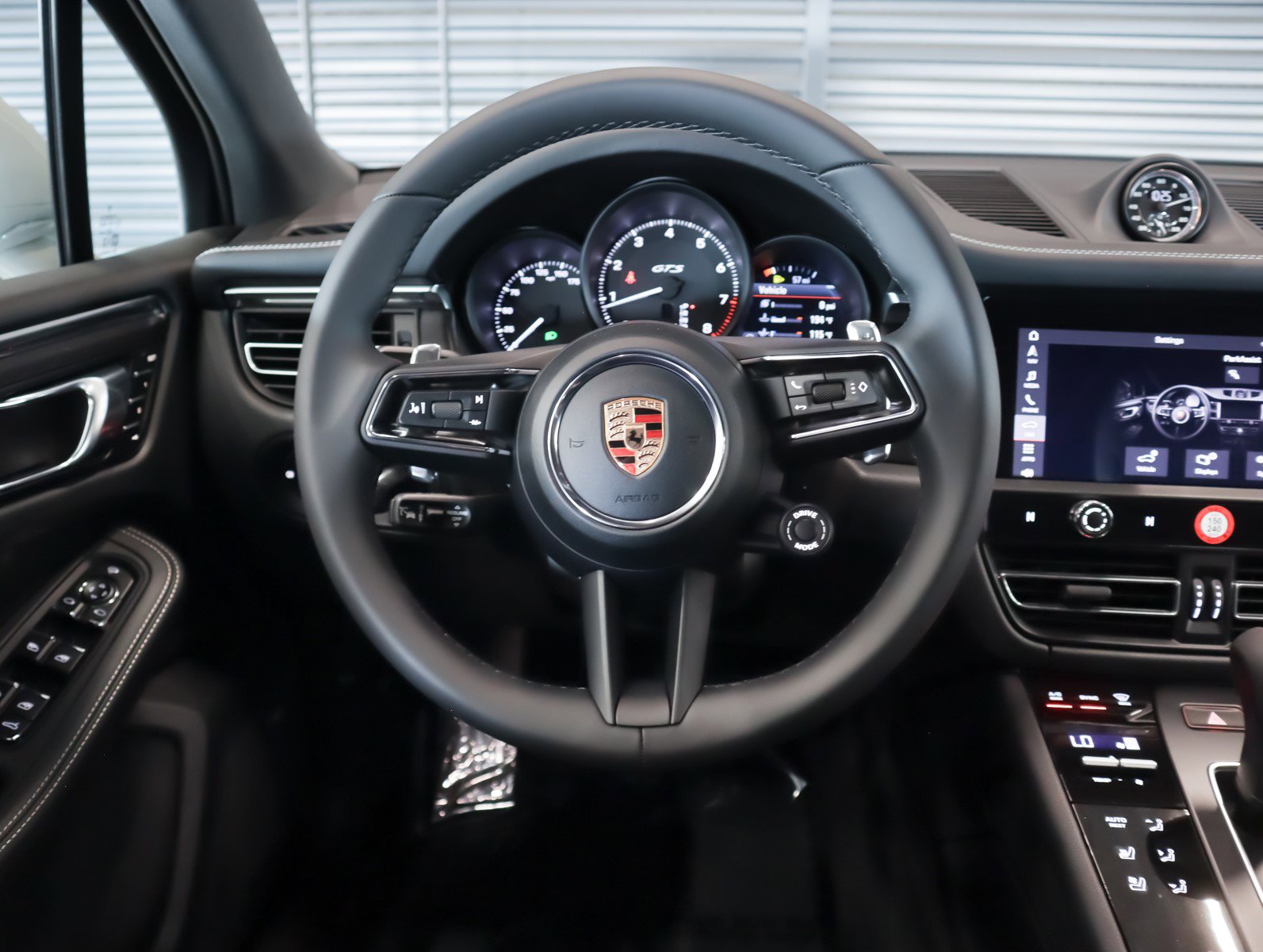 New 2026 Porsche Macan GTS image 15