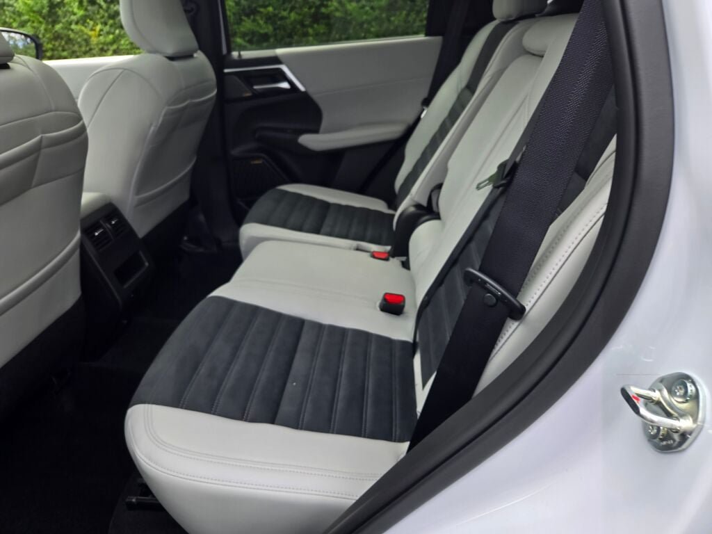 New 2026 Mitsubishi Outlander SE AWD/4WD image 14