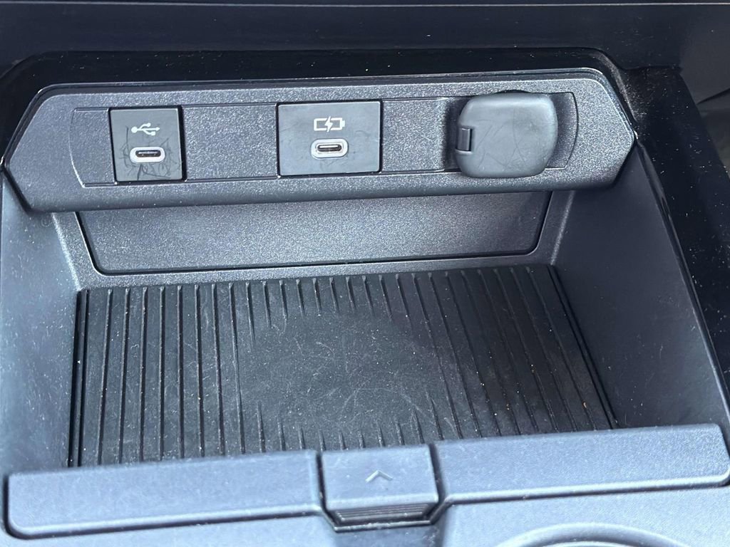 Used 2025 Toyota Prius XLE image 21