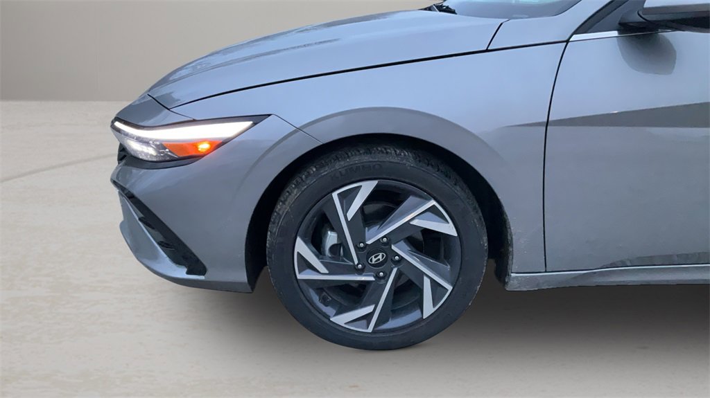 Certified 2024 Hyundai Elantra SEL w/ Convenience Package image 9