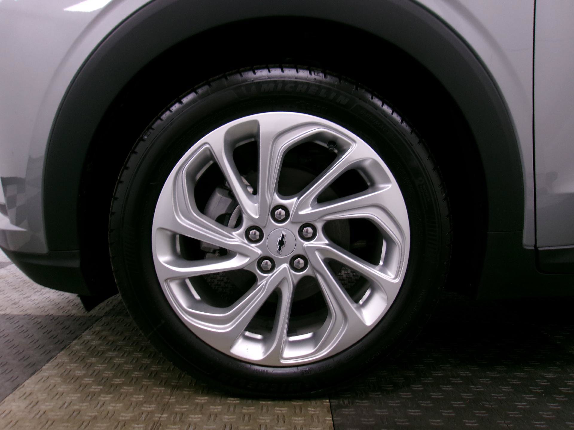 New 2027 Chevrolet Bolt LT w/ Comfort Package FWD image 17