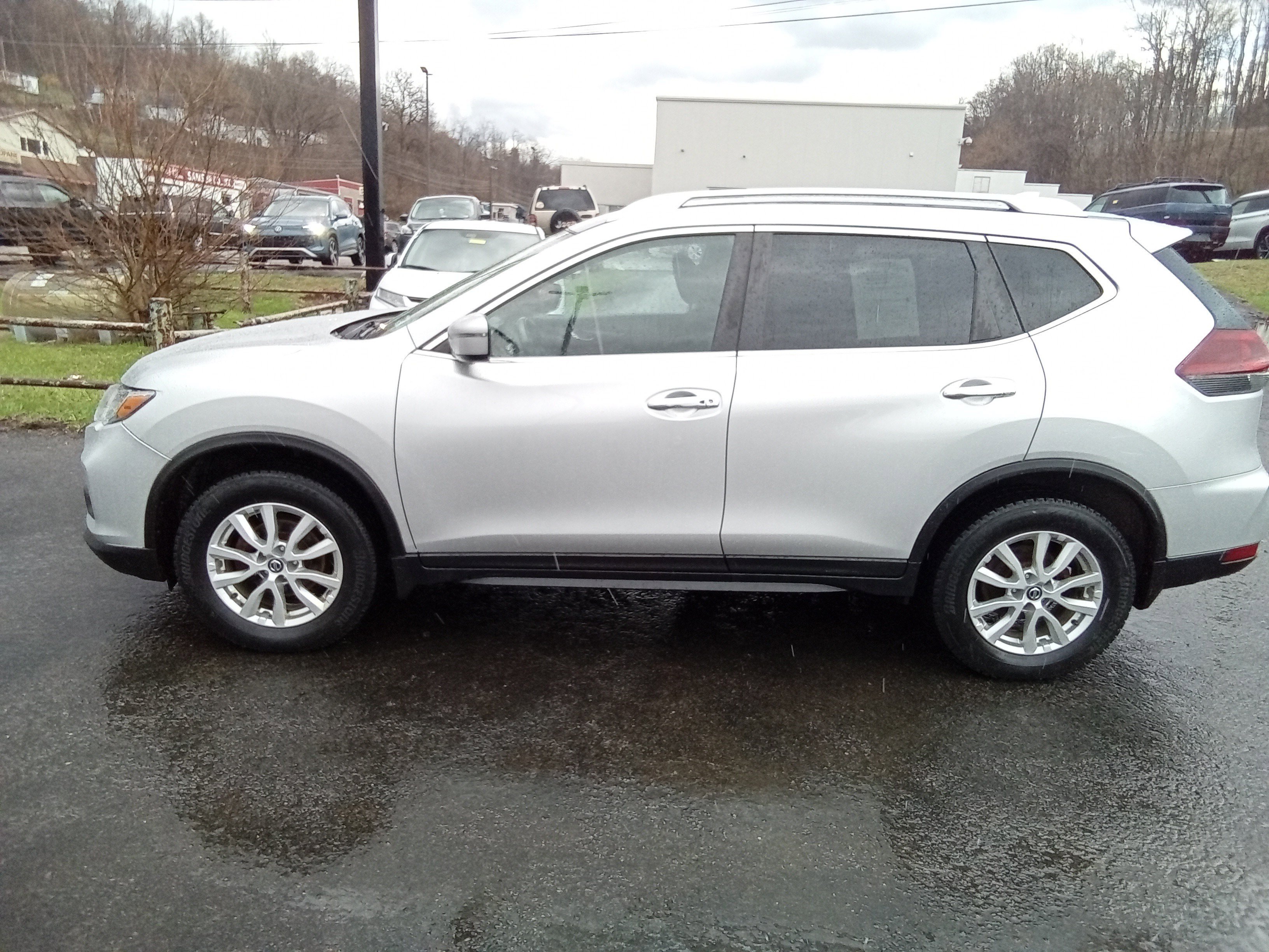 Used 2018 Nissan Rogue SV image 7