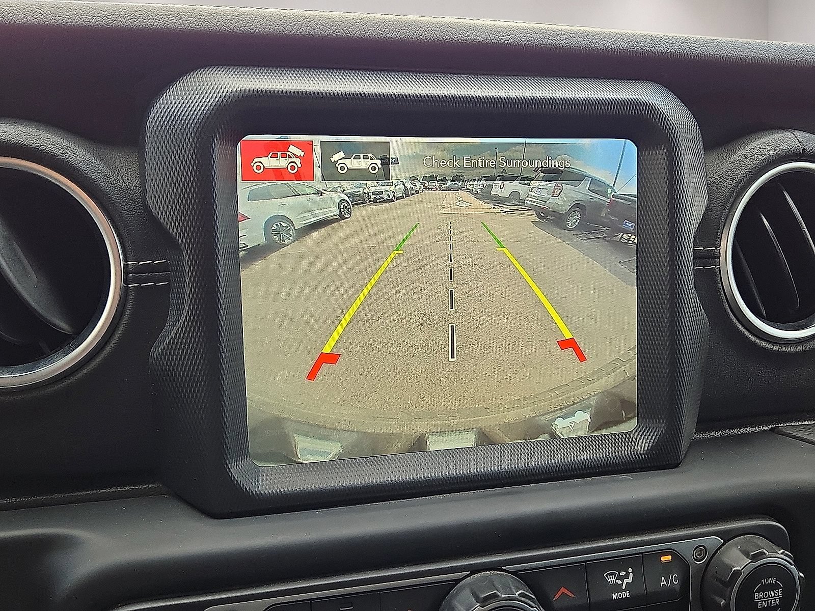 Used 2021 Jeep Wrangler Unlimited Sahara w/ Cold Weather Group AWD/4WD image 28