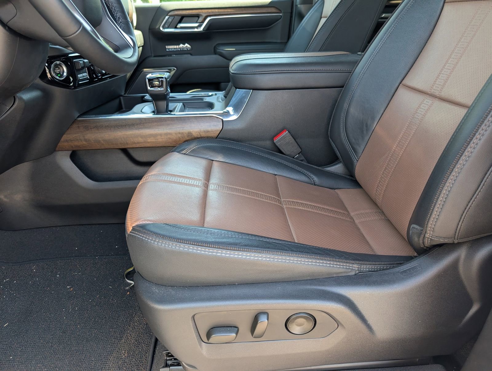 Used 2023 Chevrolet Silverado 1500 High Country w/ Technology Package AWD/4WD image 7