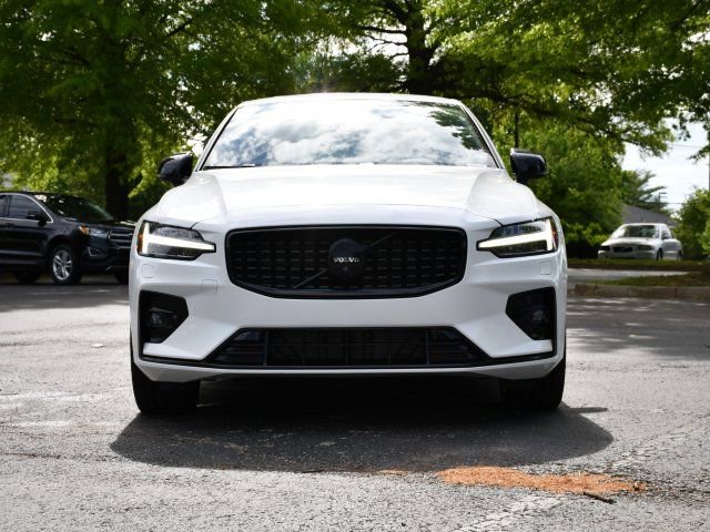 Used 2023 Volvo S60 B5 Plus w/ Climate Package AWD/4WD image 2